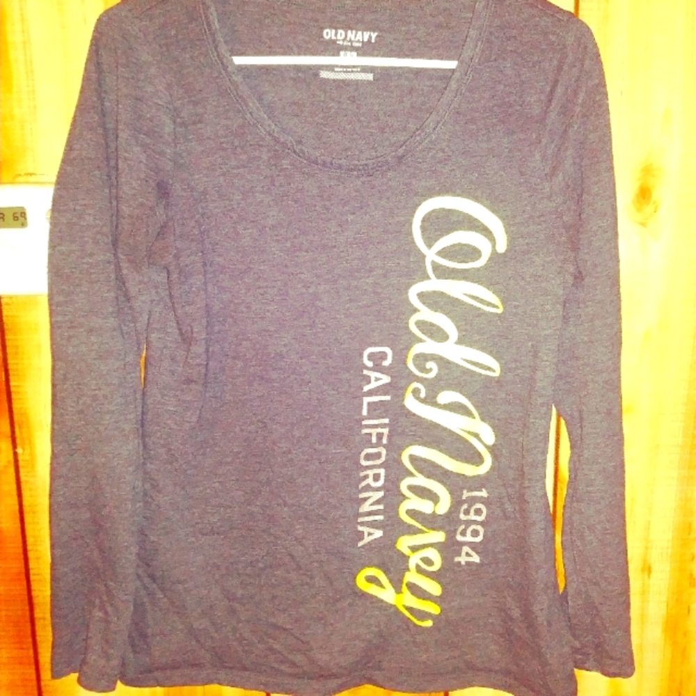 Old navy long sleeve shirt
